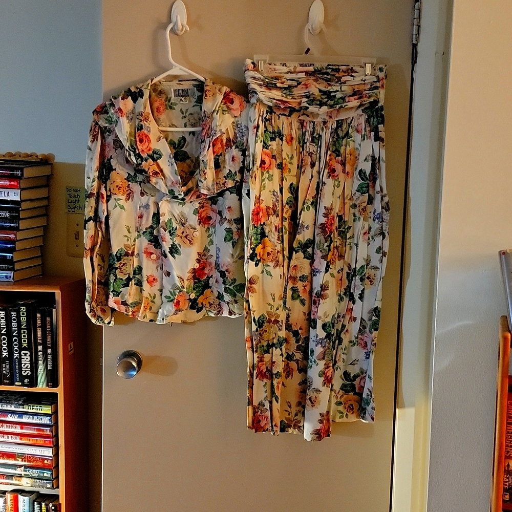 Two piece Long Sleeve and long skirt set - Size Medium